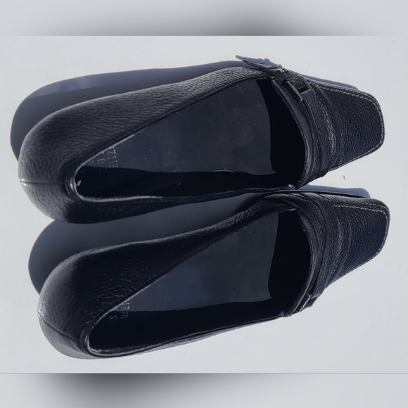 Stuart Weitzman kitten heels black leather shoes with tiny heels size 7.5M - Picture 11 of 12